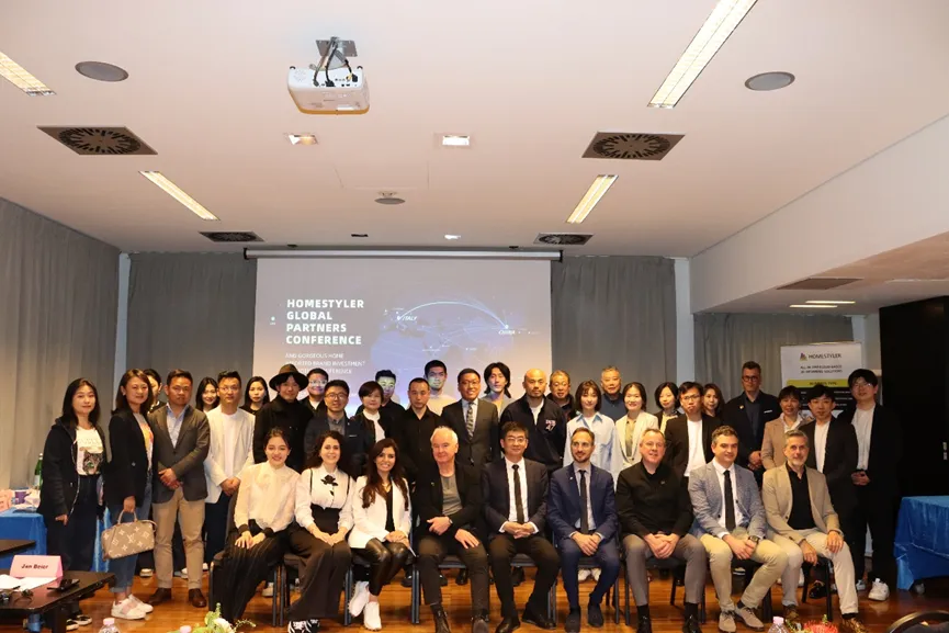 米蘭掀起&ldquo;3D+AI&rdquo;科技熱潮，居然之家攜手居然設(shè)計(jì)家亮相第62屆米蘭國(guó)際家具展