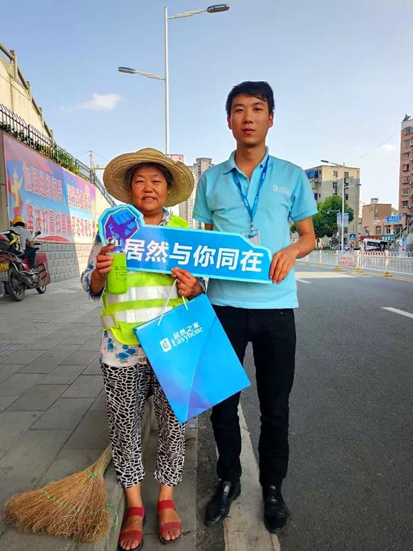 高溫下的堅(jiān)守&mdash;&mdash;致敬最可愛的人，居然之家鄖陽店&ldquo;夏季送清涼&rdquo;